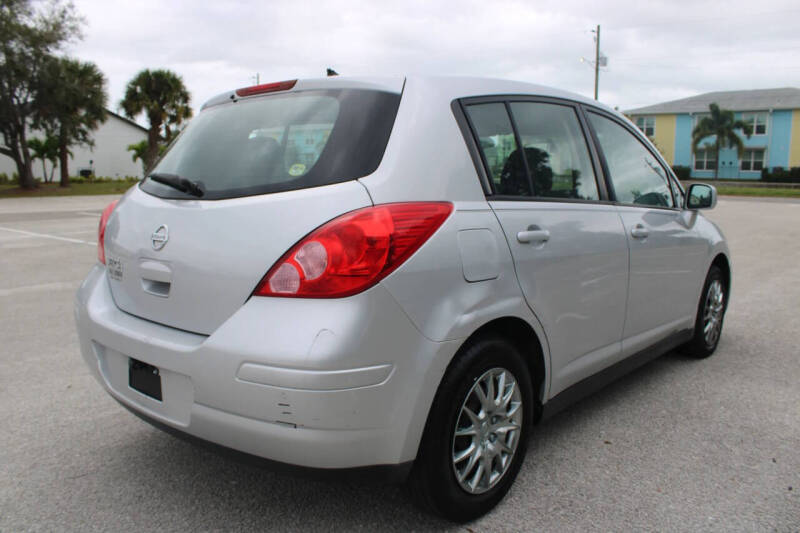 2011 Nissan Versa 1.8 S