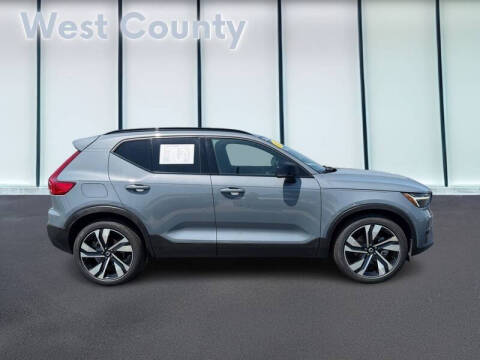 2023 Volvo XC40 B5 Plus Dark Theme