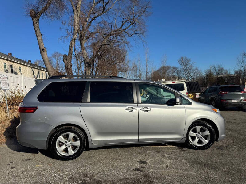 2015 Toyota Sienna LE 8-Passenger