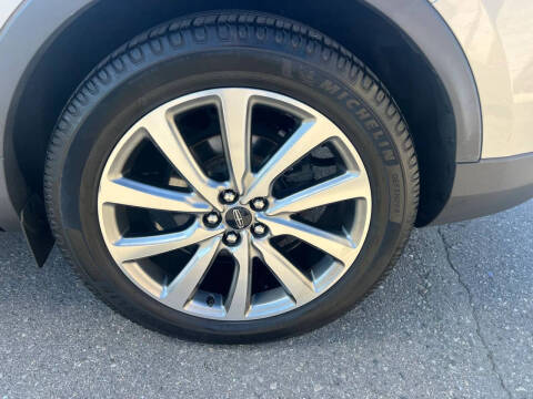 2019 Lincoln Nautilus Select