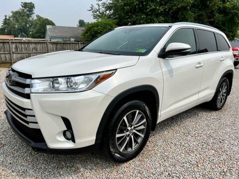 2017 Toyota Highlander for sale at Easter Brothers Preowned Autos in Vienna WV