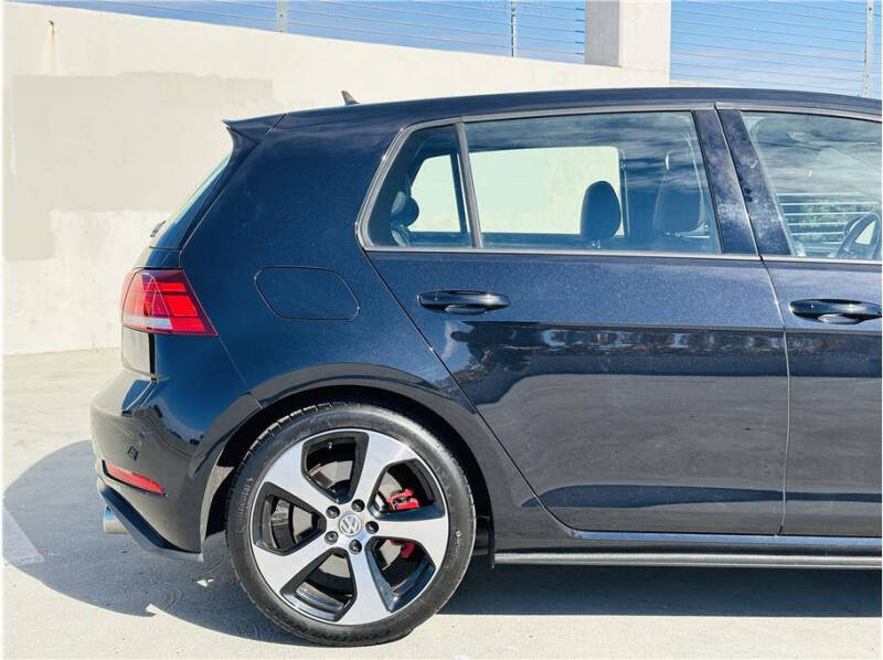 2019 Volkswagen Golf GTI SE photo 14