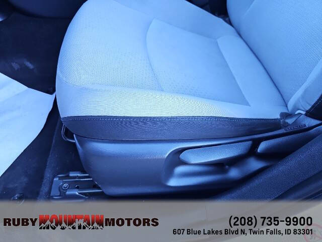 2019 Toyota Prius LE