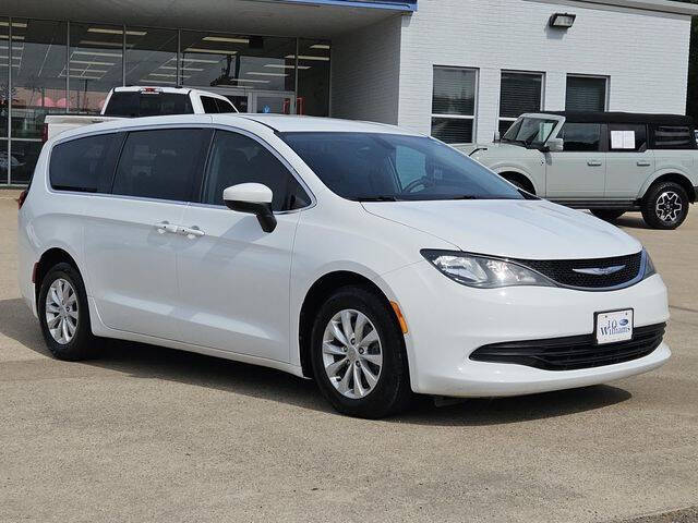 White 2017 Chrysler Pacifica Touring Touring 4dr Mini-Van 1