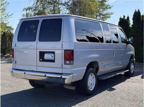 2013 Ford E-Series E-350 SD XLT