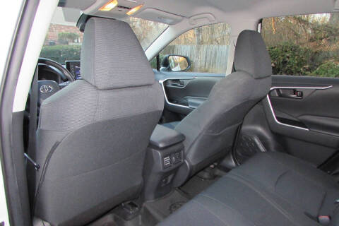 2020 Toyota RAV4 Hybrid LE