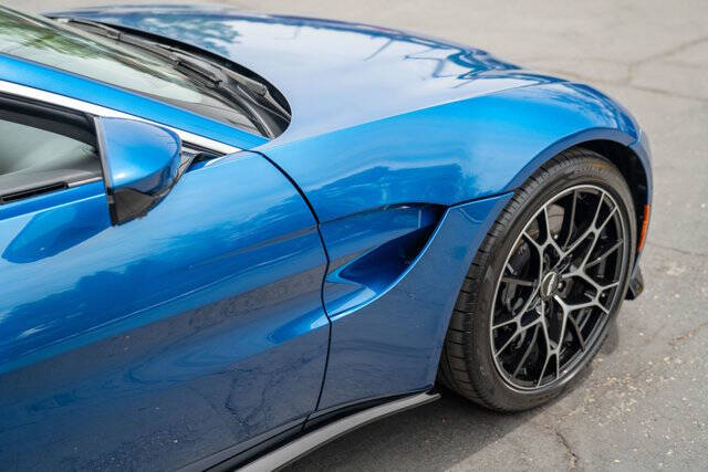 2022 Aston Martin Vantage 9