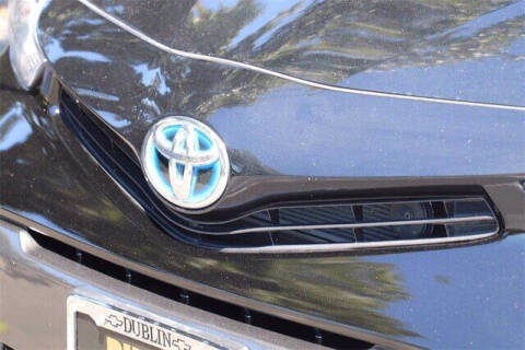 2017 Toyota Prius v Two