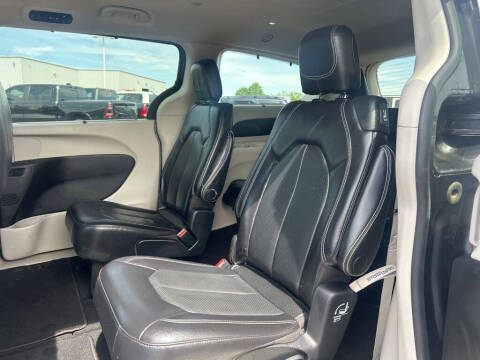 2022 Chrysler Pacifica Touring L