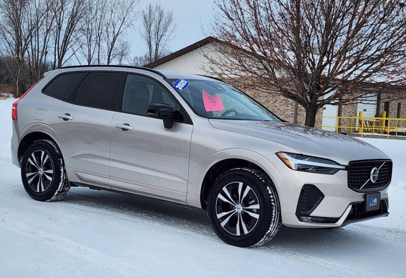 2025 Volvo XC60 B5 Core Dark Theme