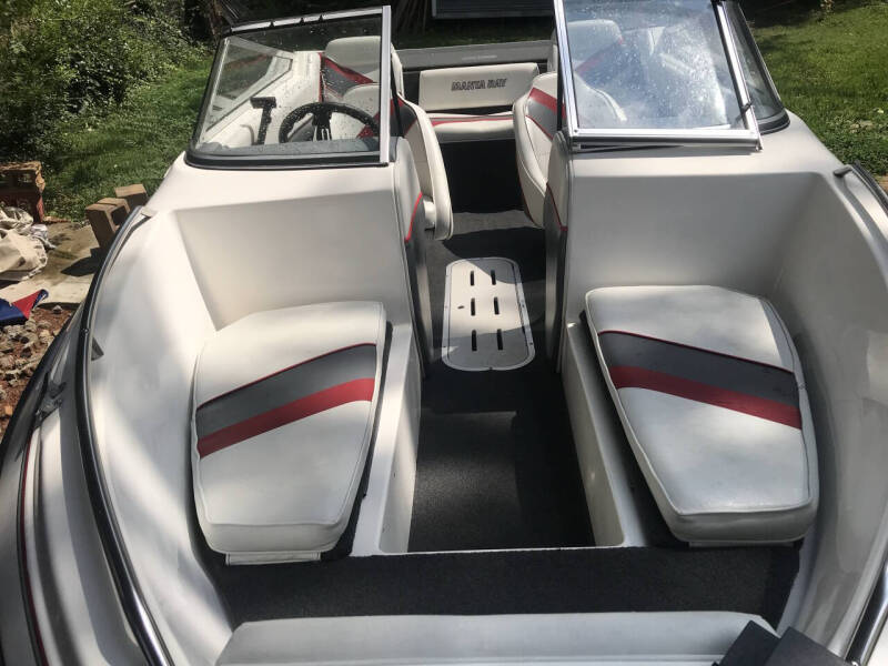 1993 MANTA RAY SKI BOAT