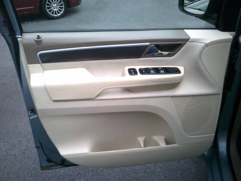 2009 Volkswagen Routan SE