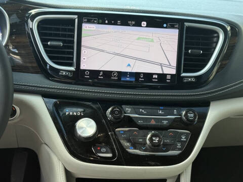 2023 Chrysler Pacifica Plug-In Hybrid Limited