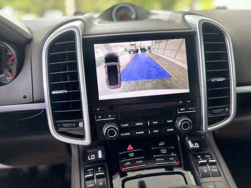 2017 Porsche Cayenne Platinum Edition