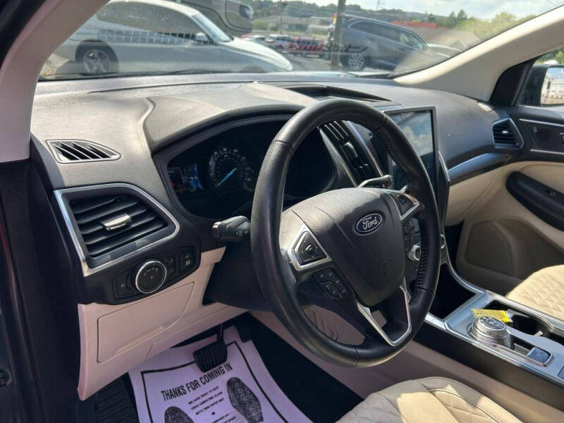 2023 Ford Edge Titanium