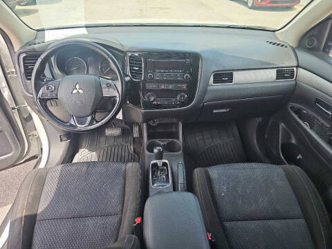 2016 Mitsubishi Outlander ES