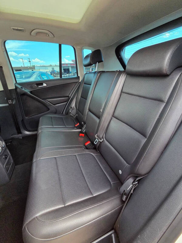 2011 Volkswagen Tiguan SEL 4Motion