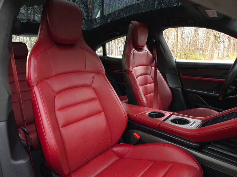 2020 Porsche Taycan Turbo