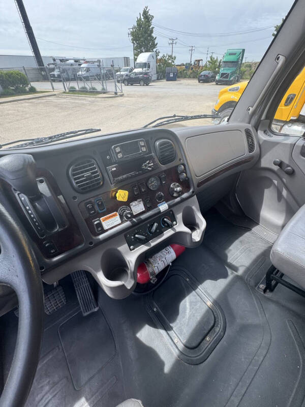 2022 Freightliner M2 106