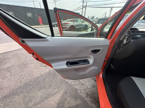 2014 Toyota Prius c Three