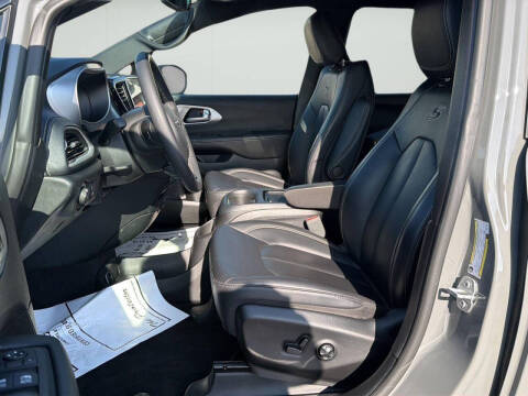 2023 Chrysler Pacifica Plug-In Hybrid Touring L