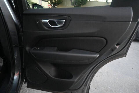 2020 Volvo XC60 T5 Momentum