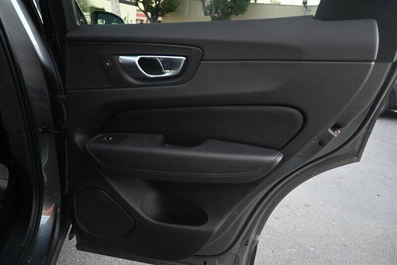 2020 Volvo XC60 T5 Momentum