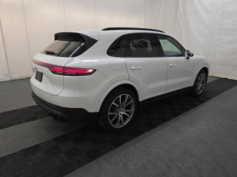 2023 Porsche Cayenne Platinum Edition