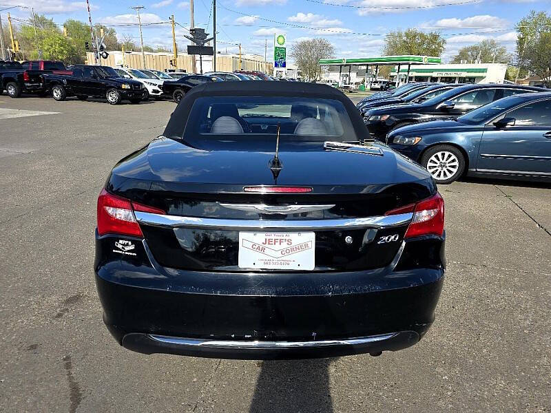 2013 Chrysler 200 Touring
