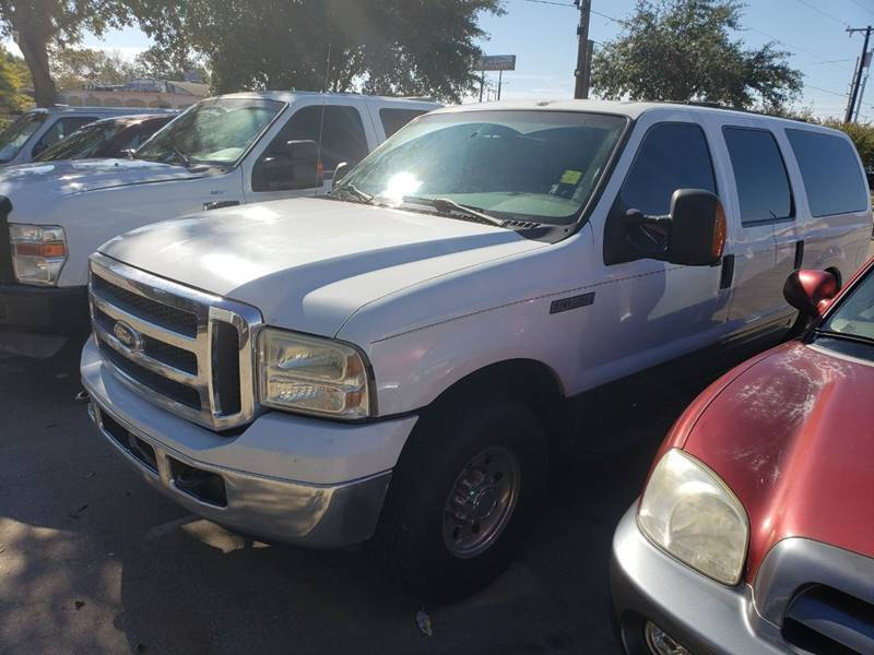 White 2005 Ford Excursion XLT XLT 4dr SUV 1