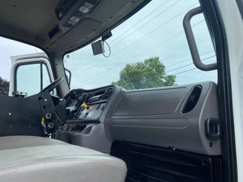 2015 Freightliner M2 106