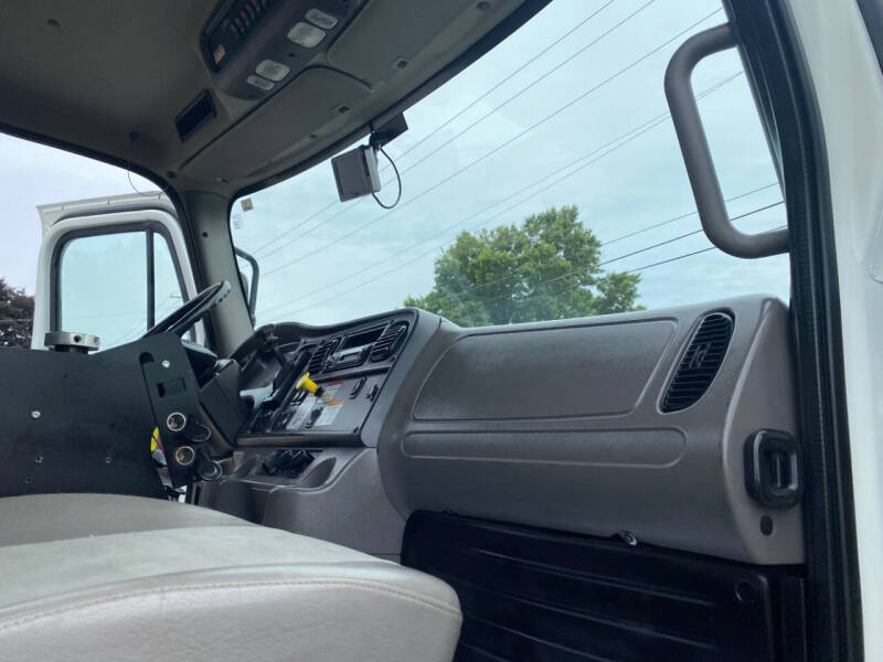 2015 Freightliner M2 106