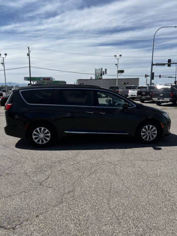 2017 Chrysler Pacifica Touring Plus