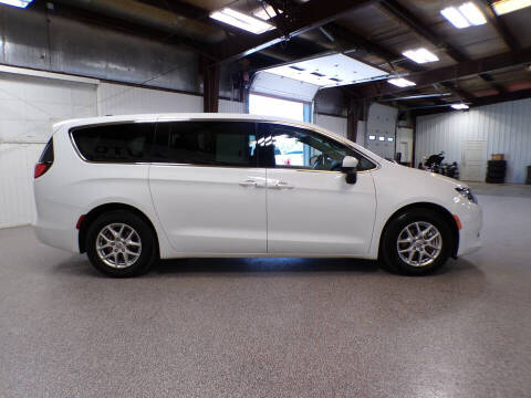 2022 Chrysler Voyager LX