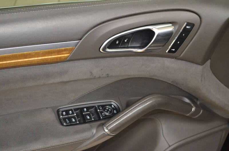 2016 Porsche Cayenne GTS