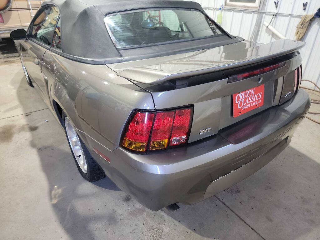 2001 Ford Mustang SVT Cobra 19
