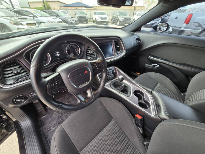 2017 Dodge Challenger R/T Shaker