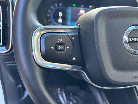 2024 Volvo XC40 B5 Plus Dark Theme