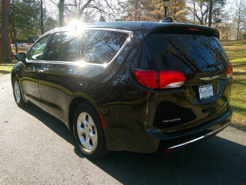 2017 Chrysler Pacifica Hybrid Touring Plus