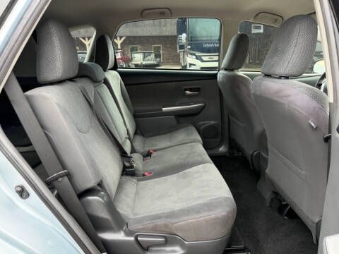 2013 Toyota Prius v Two