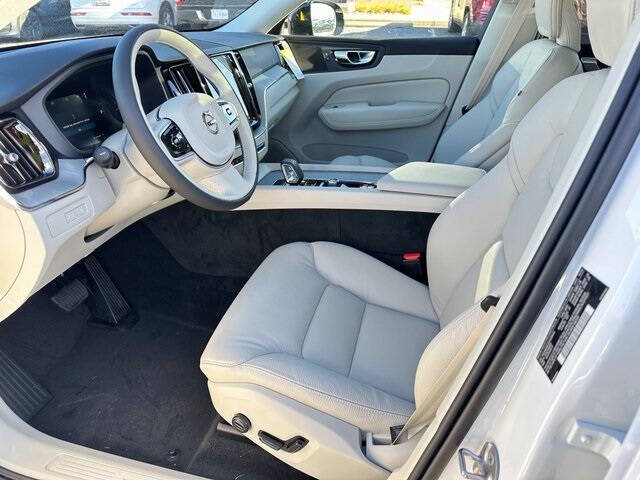 2025 Volvo XC60 T8 Plus Dark Theme