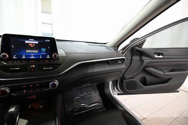 2022 Nissan Altima 2.5 SR