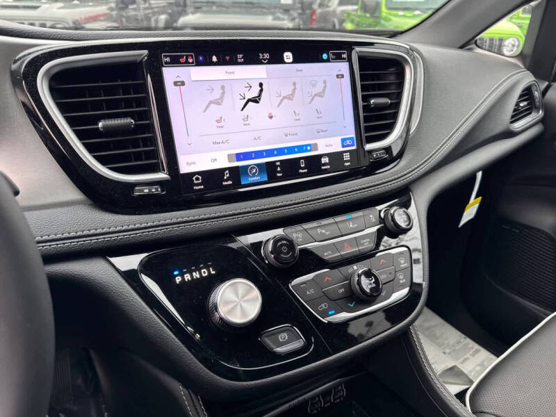 2023 Chrysler Pacifica Plug-In Hybrid Limited