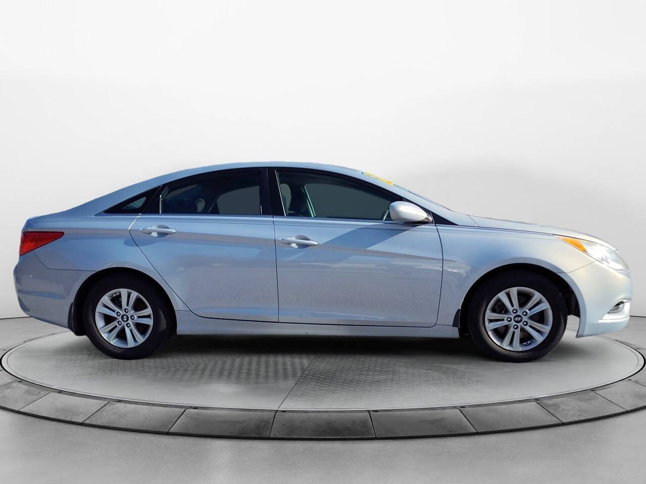 2013 Hyundai SONATA for sale at Tennessee Motors in Elizabethton, TN