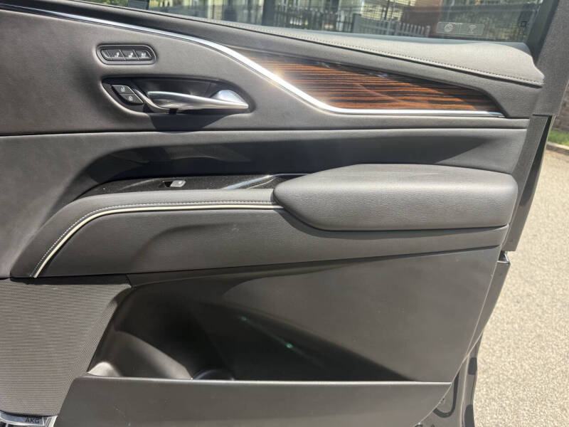 2022 Cadillac Escalade ESV Premium Luxury