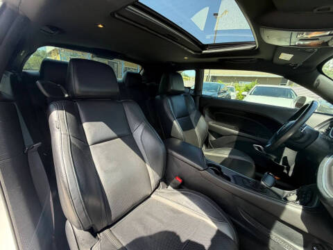 2015 Dodge Challenger SXT Plus