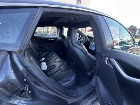 2015 Tesla Model S 70D