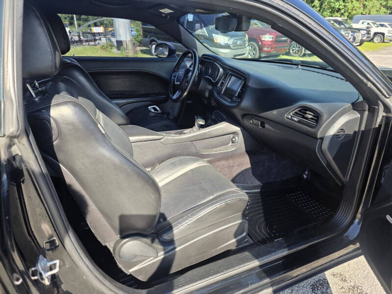 2016 Dodge Challenger SXT Plus