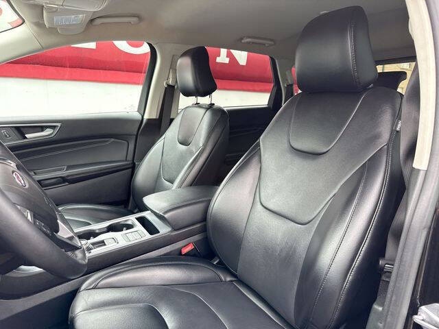 2022 Ford Edge Titanium