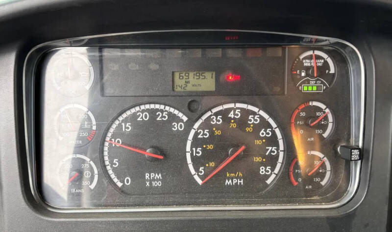2012 Freightliner M2 106